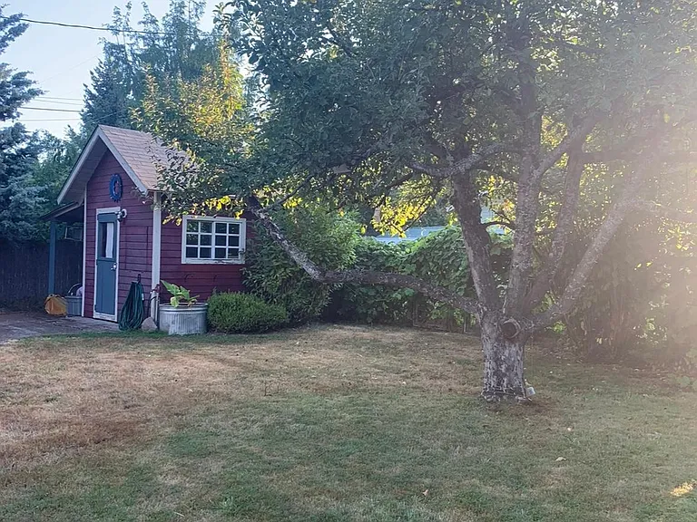W 14th Ave — Photo 10