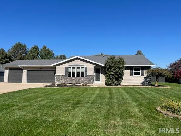 1005 Maplewood Dr, Wakarusa, IN 46573