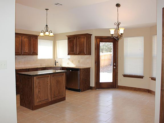 3rd image of 207 Rock Hollow Dr