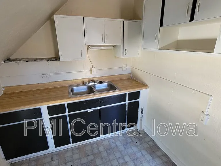 2220 E Walnut St #3 — Photo 7