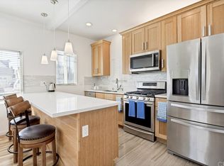 1033 W Balboa Blvd, Newport Beach, CA 92661