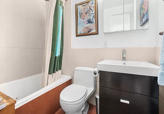4th image of 241 Troutman St APT 3L
