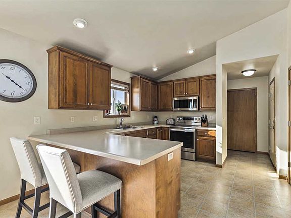 4th image of 748 N Melcorn Cir