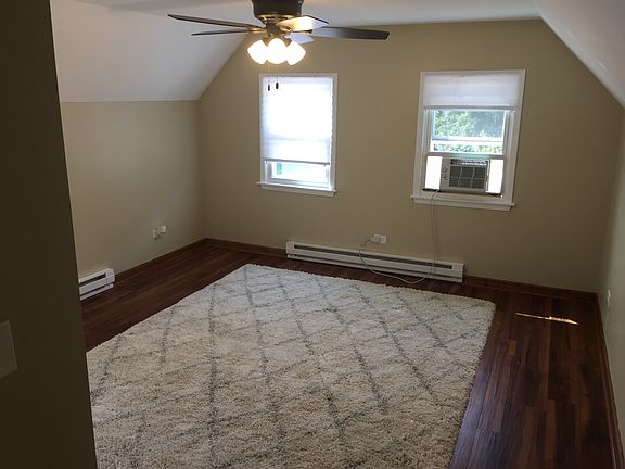 3rd image of 424 N Main St APT 1