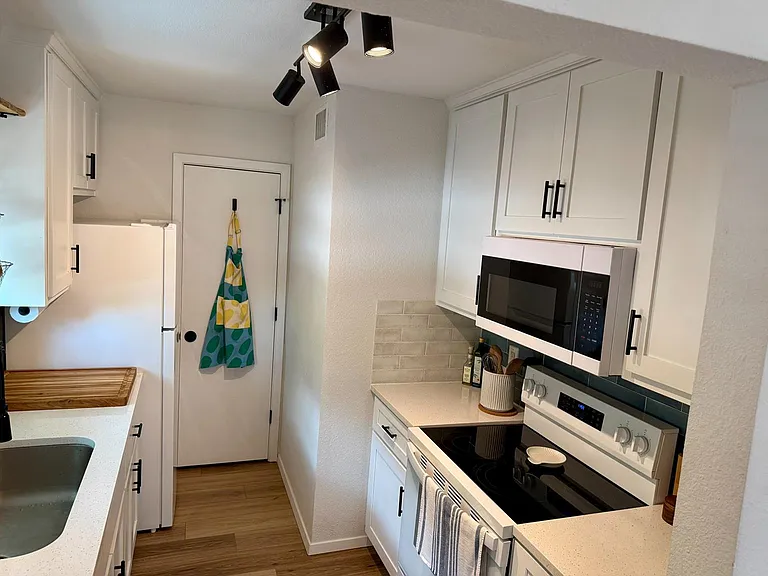 700 Nelray Blvd #1 — Photo 17