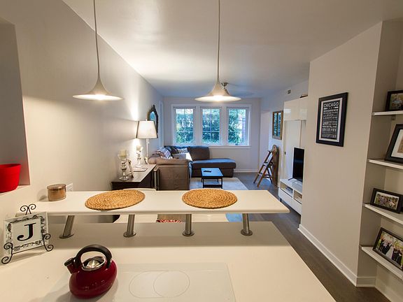 5th image of 2232 W Dickens Ave #B