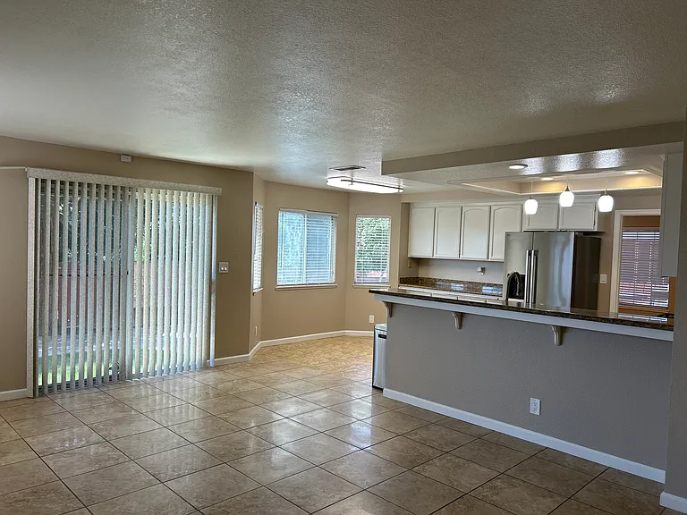 4416 Folsom Dr — Photo 4