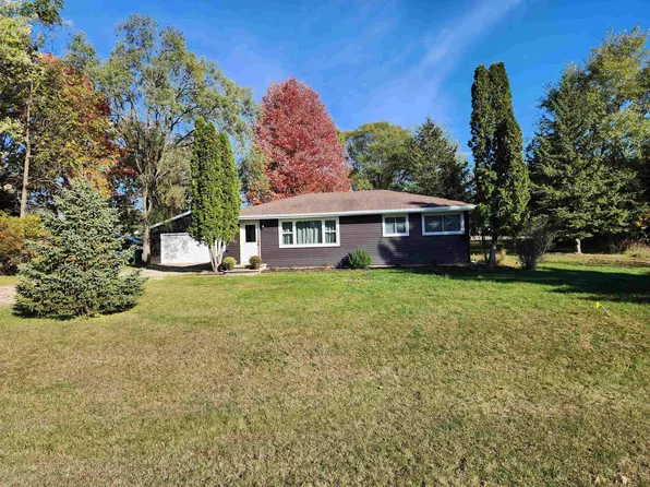 N2442 Mary St, Waupaca, WI 54981
