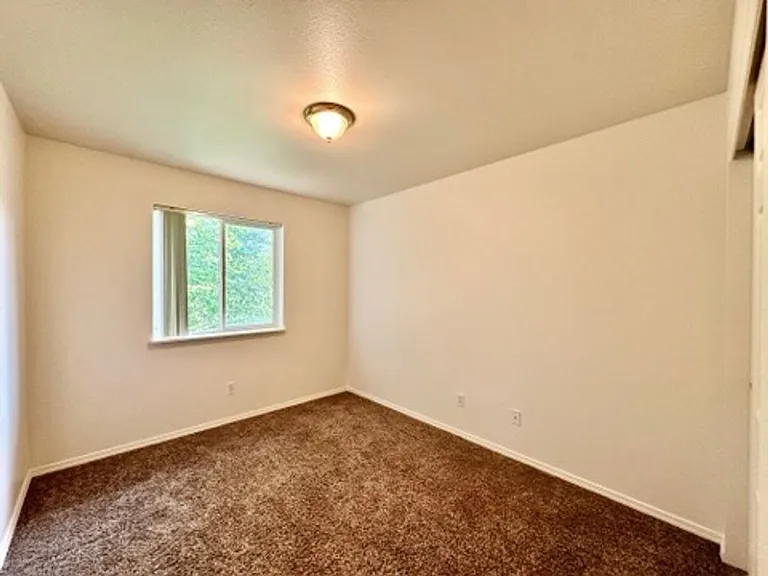 382-84 E Leadora Ln #86 — Photo 10