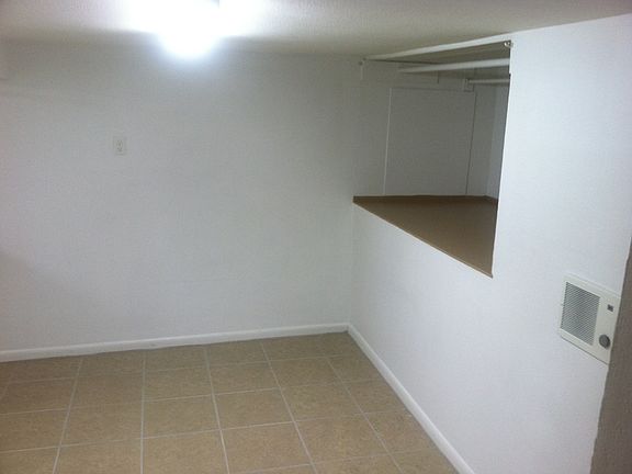 5th image of 805 1/2 Hillcrest St