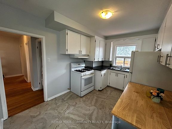 4th image of 72 Lloyd Manor Rd