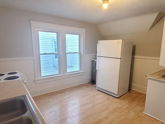 3rd image of 1528 Hayes Ave