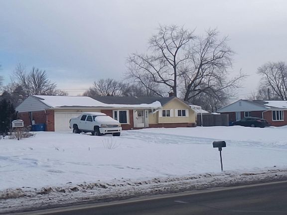 3rd image of 5770 Pontiac Lake Rd