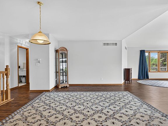 5th image of 1840 Darby Ln