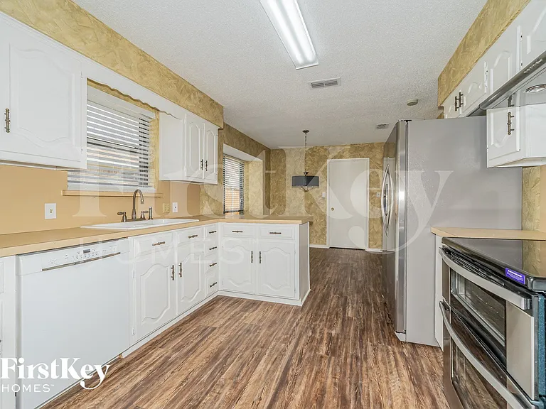 3941 Los Robles Dr — Photo 6