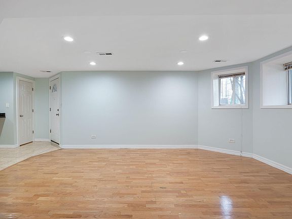 3rd image of 2637 N California Ave