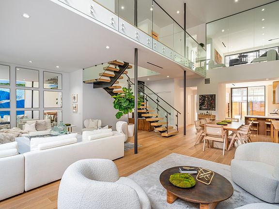 4th image of 702 N Doheny Dr #Penthouse 2