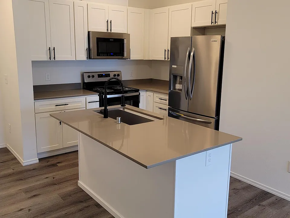141 S Ann St #303