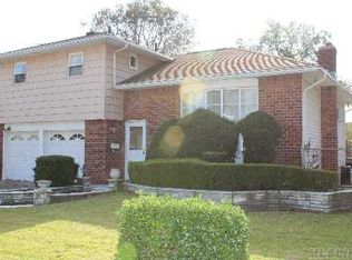 2674 Clubhouse Rd, Merrick, NY 11566