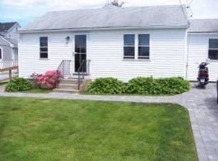 72 Chestnut Ave, Narragansett, RI 02882