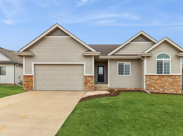 901 13th St SE, Bondurant, IA 50035