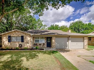 833 Irwin Dr, Hurst, TX 76053