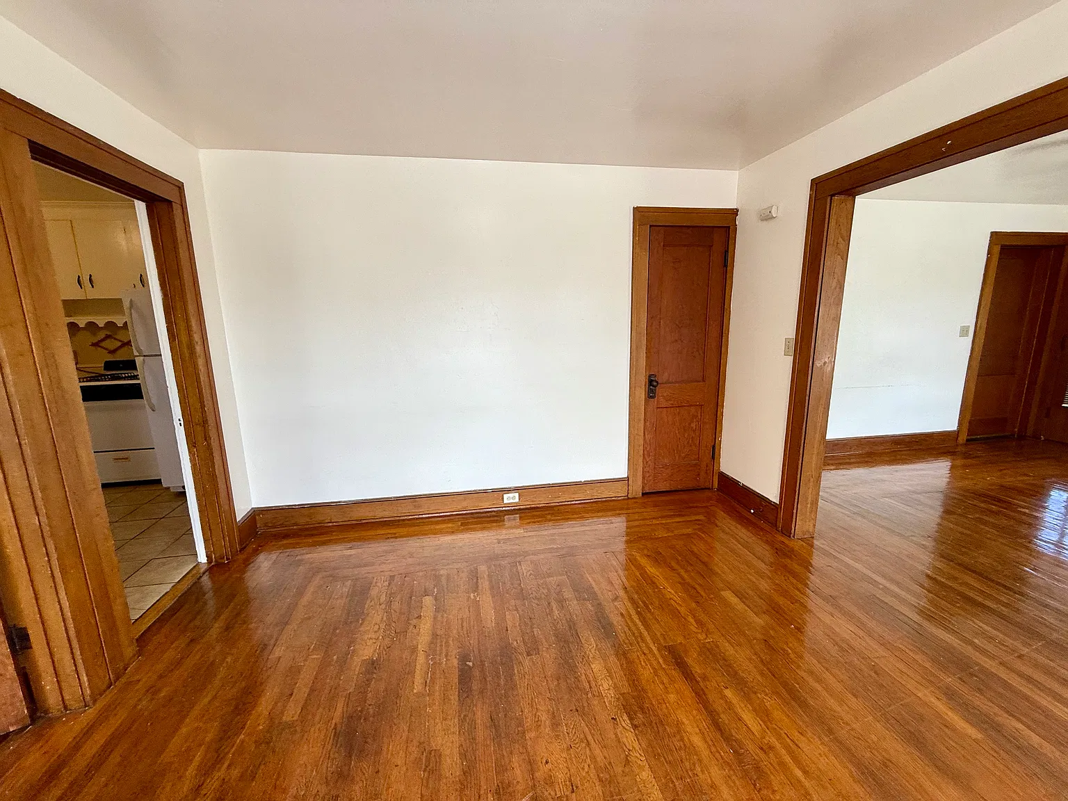 208 N Roosevelt Ave — Photo 4