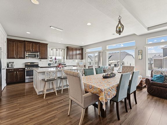 4th image of 979 Cold Creek Way