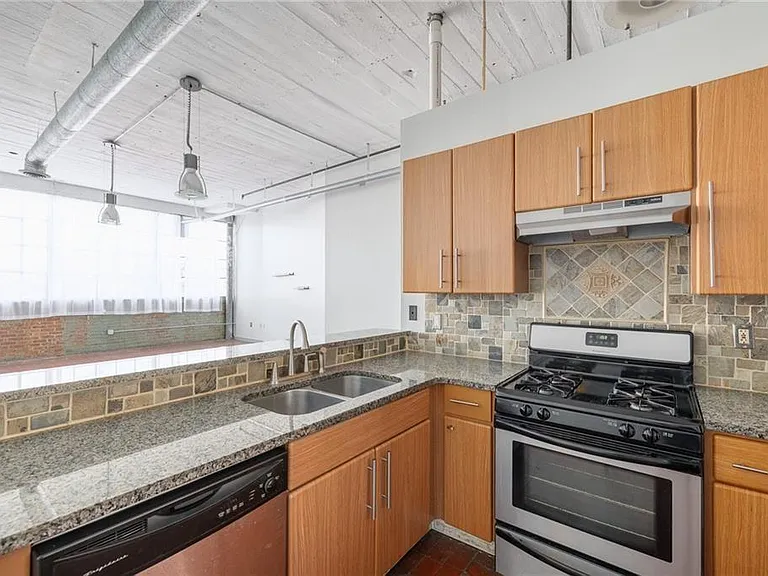 881 Memorial Dr SE #206 — Photo 6