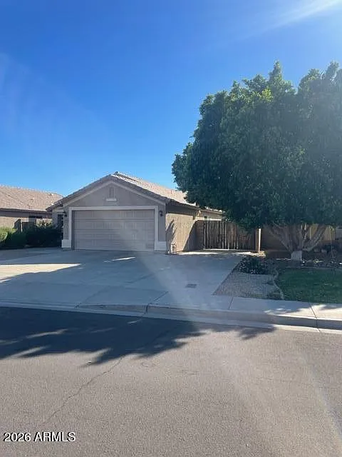 3 bed, 2.0 bath, 1402 sqft, $2,400 — Photo 3