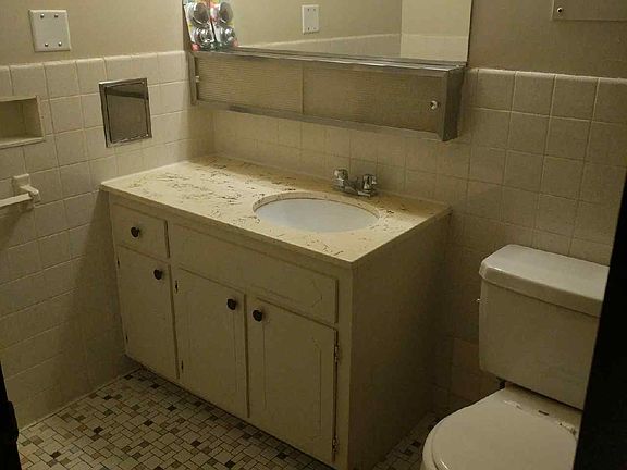 2nd image of 1560 Willis Ave APT 3A