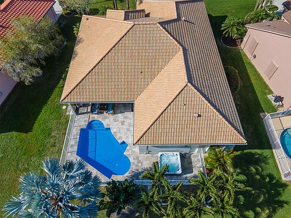 3rd image of 7289 Catalina Isle Drive