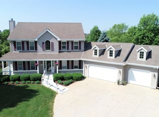 1827 E River Rd, Grafton, WI 53024