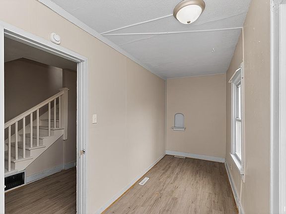 3rd image of 711 Rue St