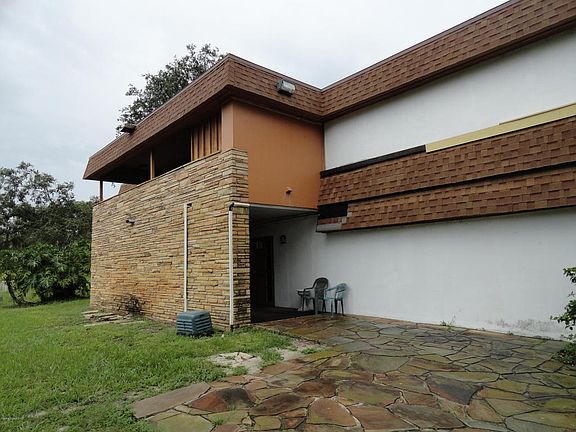 3rd image of 2180 Country Club Dr APT 210