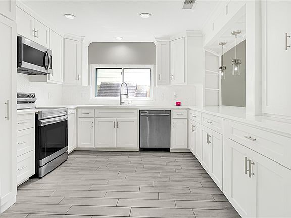 4th image of 2031 Aspen Glade Dr