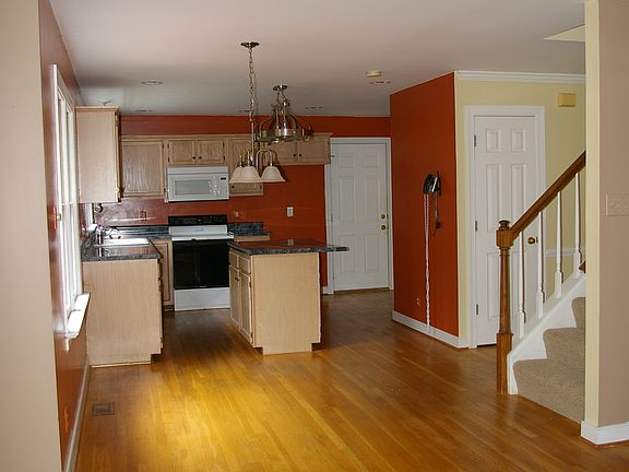 2nd image of 16375 Locust Run Dr