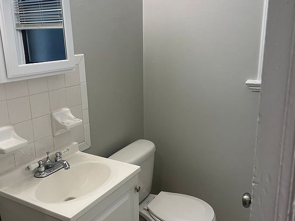 5th image of 435 16th St SE #13