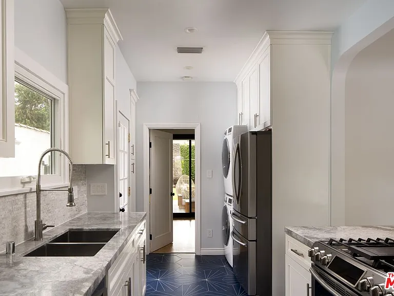 730 Westbourne Dr — Photo 5