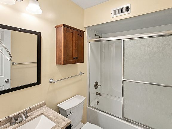 5th image of 145 Colonial Cir APT A2