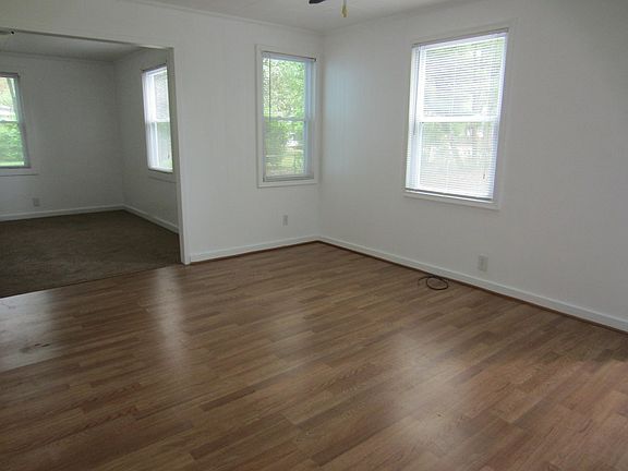 3rd image of 1606 Beauford Pl