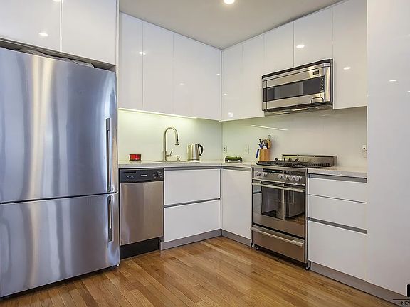 3rd image of 148 E 24th St APT 15