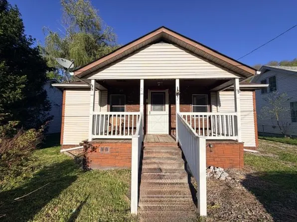 53 Brook St, Oceana, WV 24870