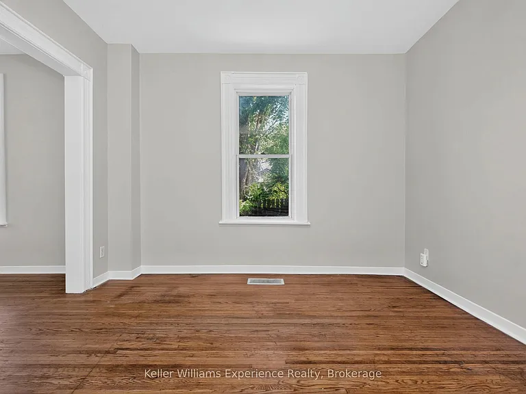 647 Ottawa St — Photo 12