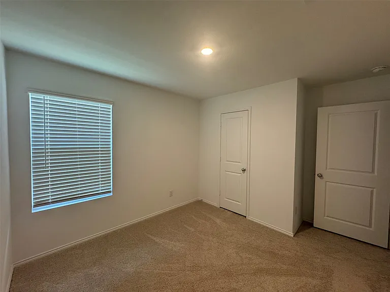 6533 Middlebury Dr — Photo 15