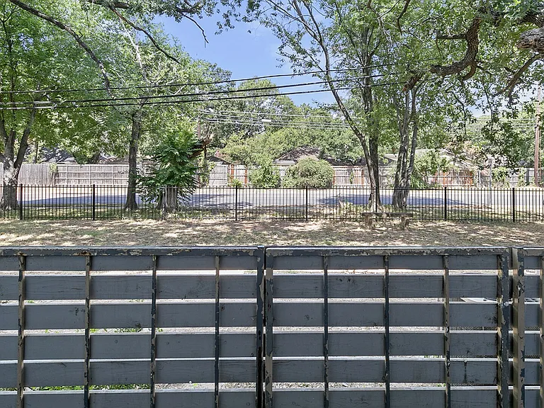 Evergreen St — Photo 11