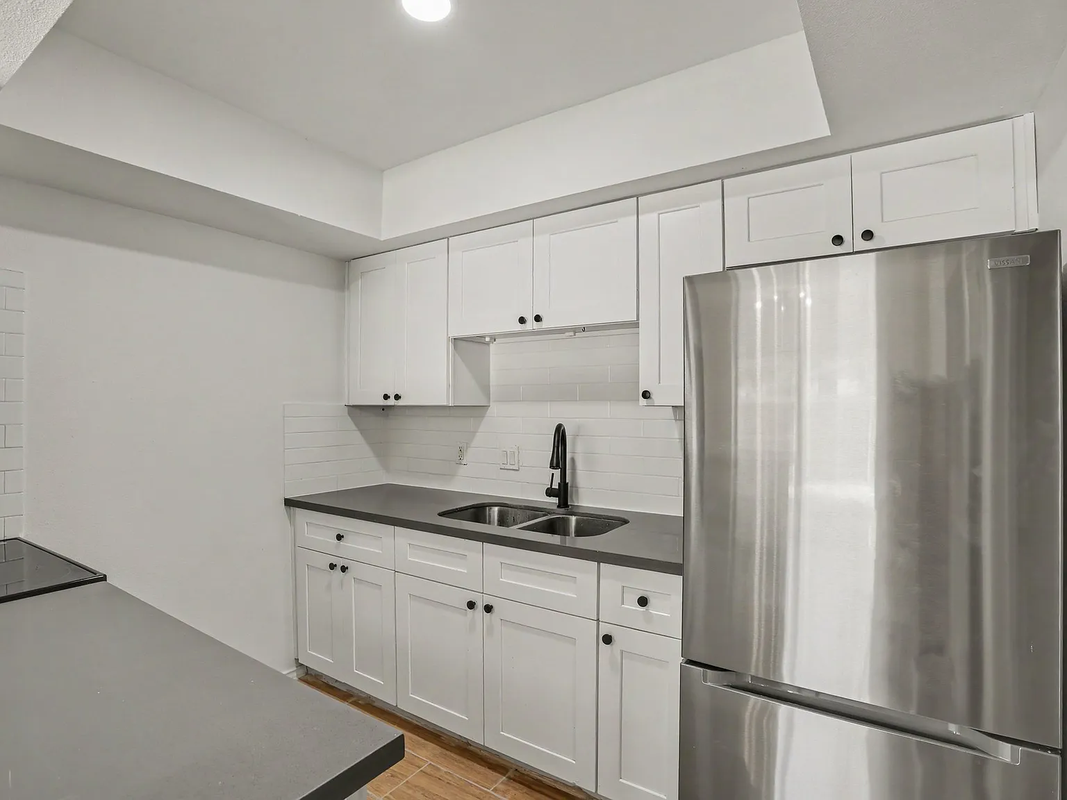 3 bed, 1275 sqft, $1,649 — Photo 2