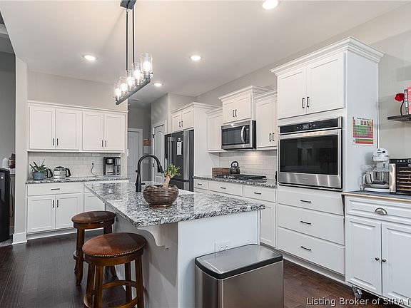 3rd image of 4179 Laverne Way