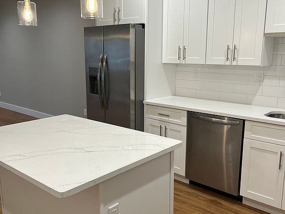 3rd image of 400 Oak St #1A