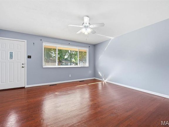 3rd image of 1925 Apple Blossom Ct